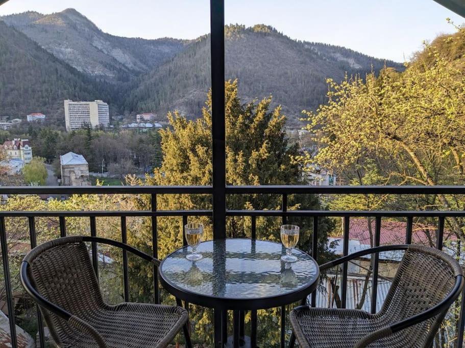 Unforgettable Attic With Balcony In Borjomi Apartment ภายนอก รูปภาพ